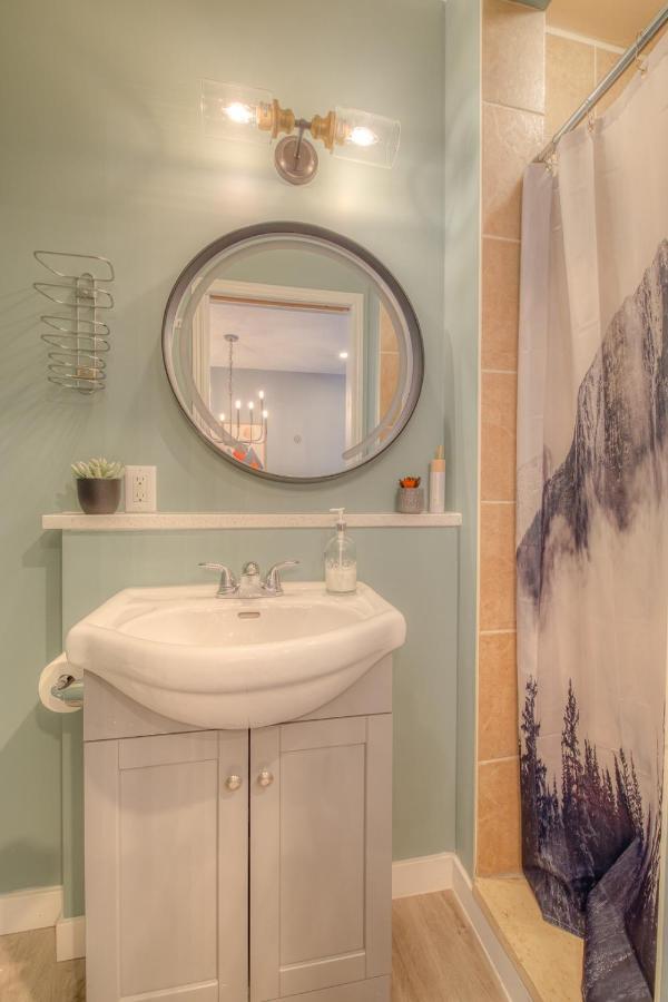 Beautiful Newly Reno 2Bdm 2 Bth Sleep Up To 6 Adults & Kids Mountain View Townhouse Suite Canmore Eksteriør billede