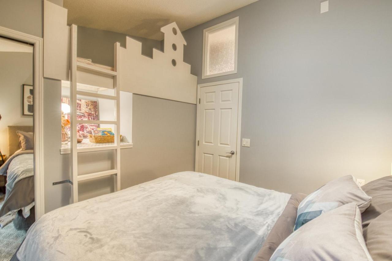 Beautiful Newly Reno 2Bdm 2 Bth Sleep Up To 6 Adults & Kids Mountain View Townhouse Suite Canmore Eksteriør billede