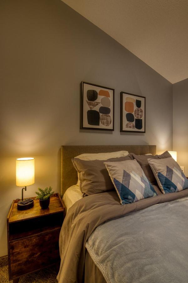 Beautiful Newly Reno 2Bdm 2 Bth Sleep Up To 6 Adults & Kids Mountain View Townhouse Suite Canmore Eksteriør billede