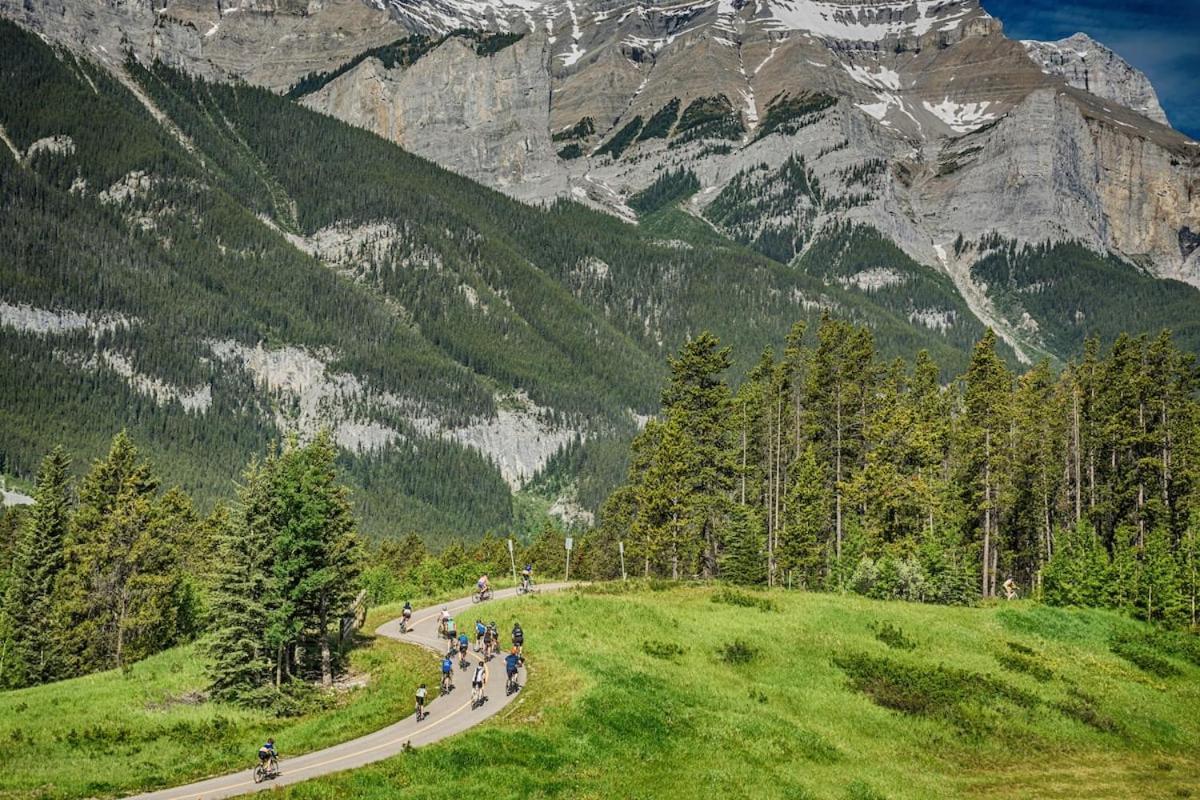 Beautiful Newly Reno 2Bdm 2 Bth Sleep Up To 6 Adults & Kids Mountain View Townhouse Suite Canmore Eksteriør billede