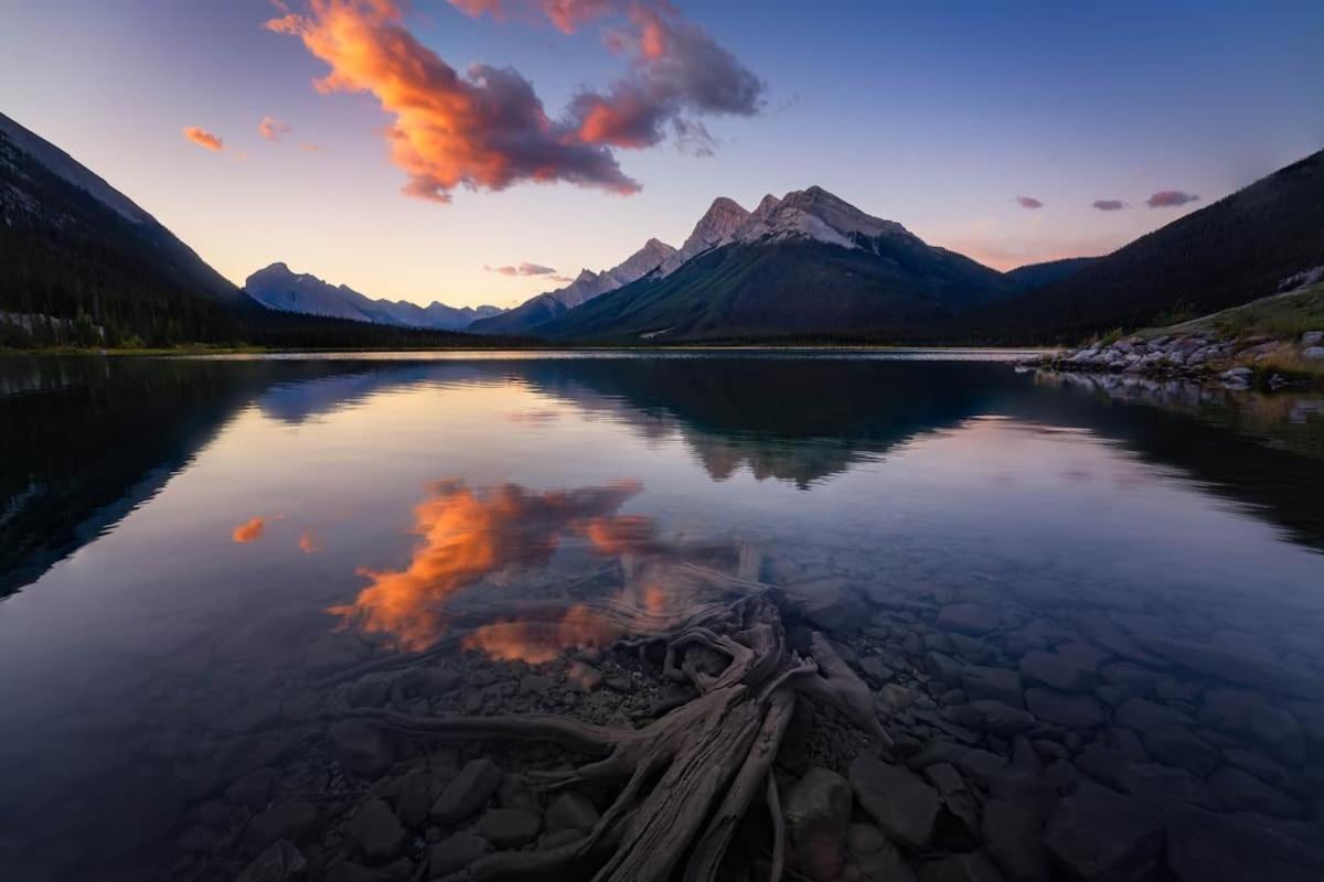 Beautiful Newly Reno 2Bdm 2 Bth Sleep Up To 6 Adults & Kids Mountain View Townhouse Suite Canmore Eksteriør billede